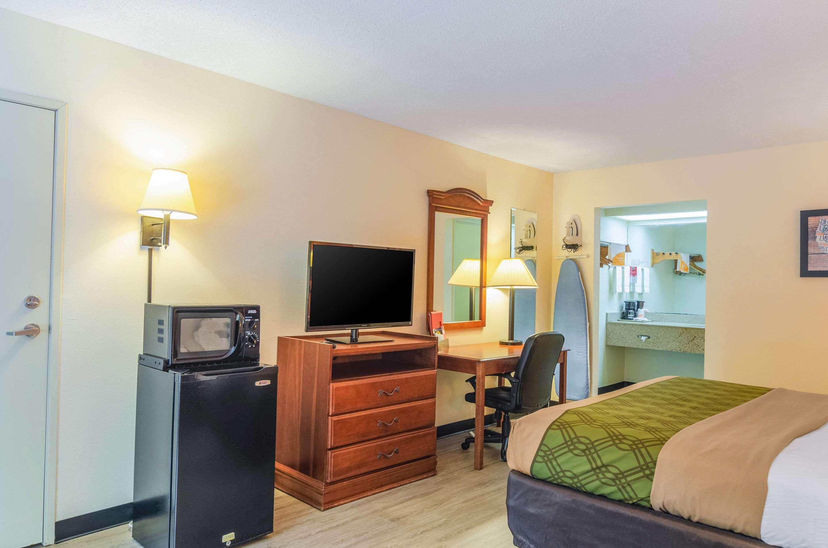 Econo Lodge Inn & Suites Gulfport Exteriör bild