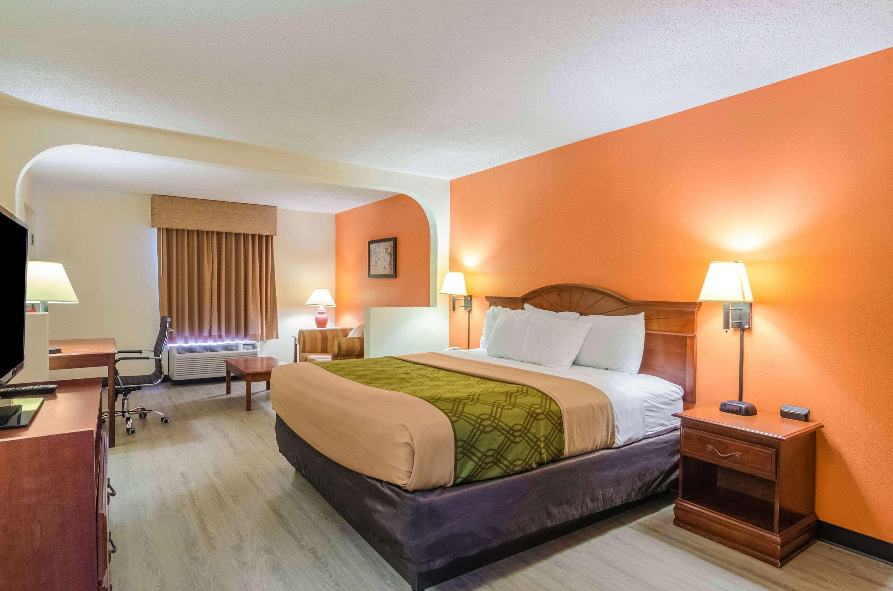 Econo Lodge Inn & Suites Gulfport Exteriör bild