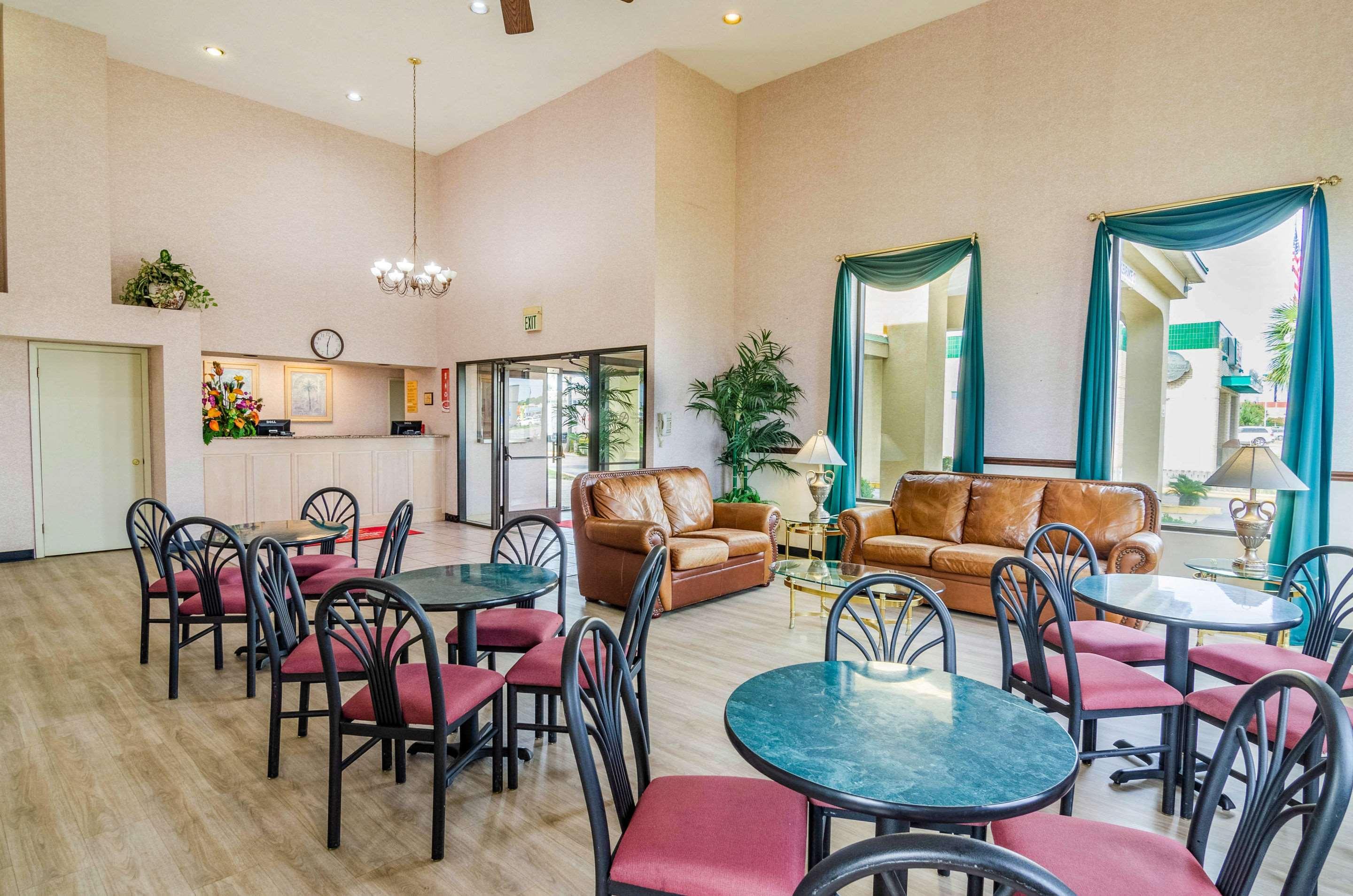 Econo Lodge Inn & Suites Gulfport Exteriör bild