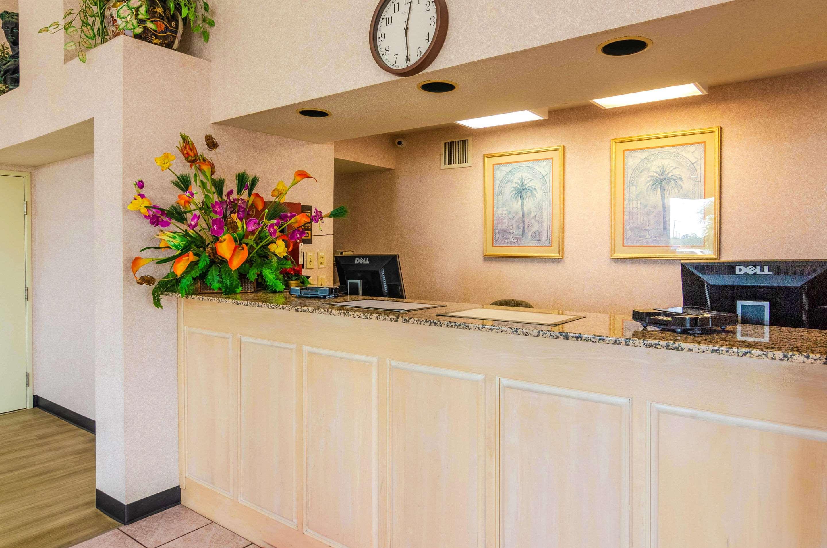 Econo Lodge Inn & Suites Gulfport Exteriör bild
